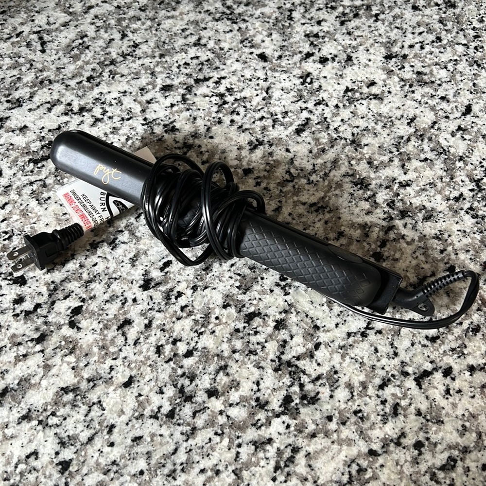 PYT Black Ceramic Hair Straightening Iron